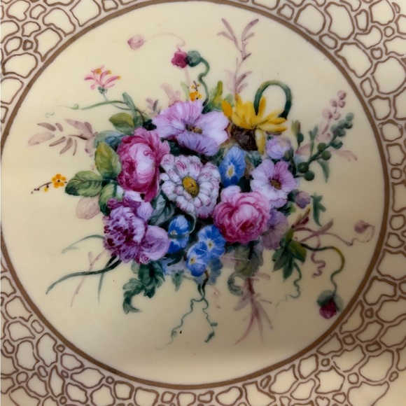 Vintage Floral Decorative Plate with Scalloped Edge - Picture 2 of 7